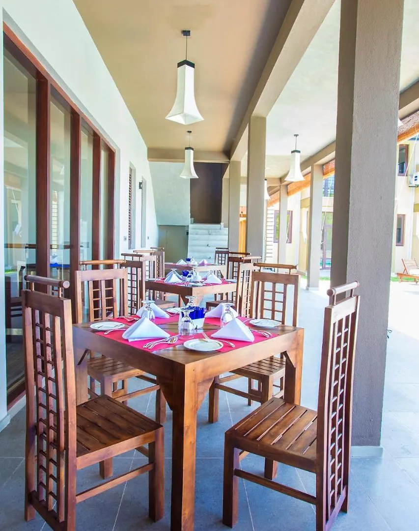 Amora Lagoon Hotel Katunayaka