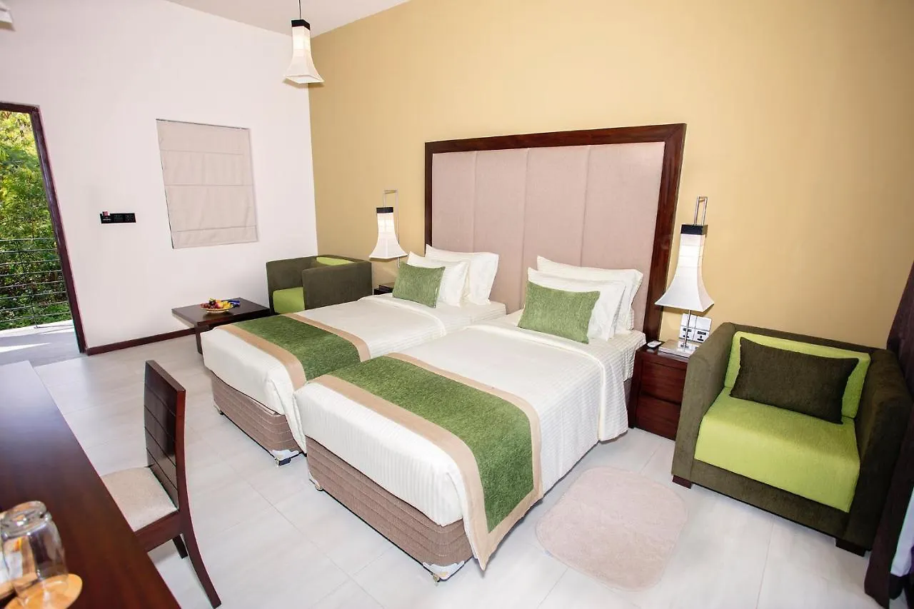 Amora Lagoon Hotel Katunayaka