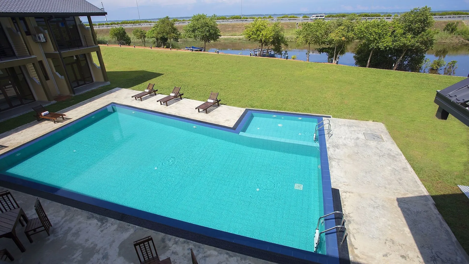Amora Lagoon Hotel Katunayaka